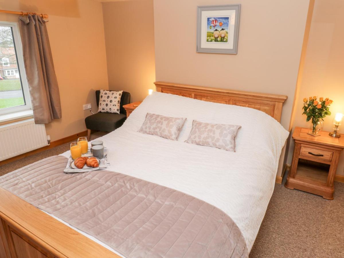 Barnaby Cottage Yarm Extérieur photo