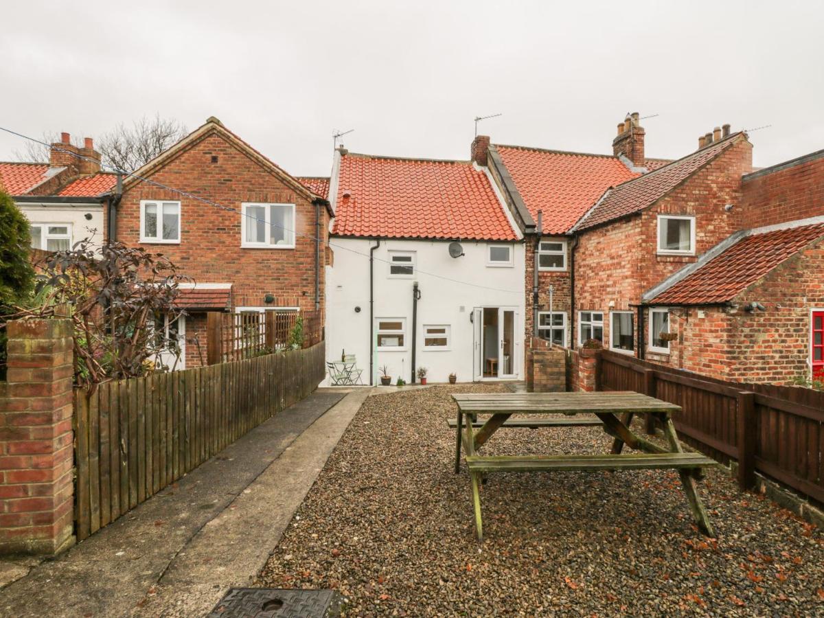 Barnaby Cottage Yarm Extérieur photo